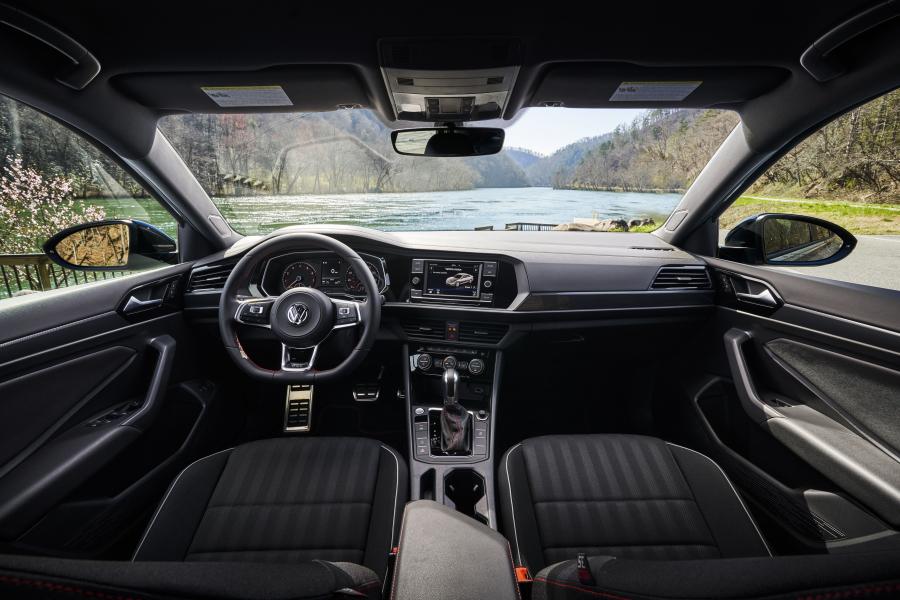 Торпедо Volkswagen Jetta GLI 35th Anniversary 2019 года  (NA) (фото 8 из 44)